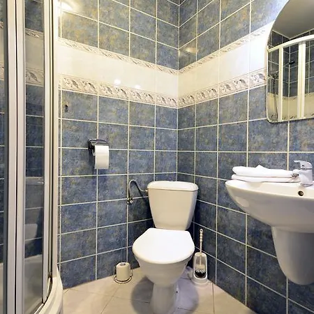 מלון Hotel Central