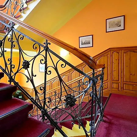 Hotel Central Hotel 3*
